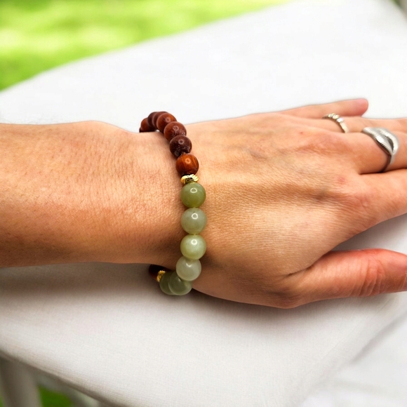 8 mm Jade, Wood, Bodhi root charm bracelet - Picture 4 of 5